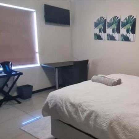Carlo'S Boutique Guesthouse Γουάλβις Μπέι Εξωτερικό φωτογραφία
